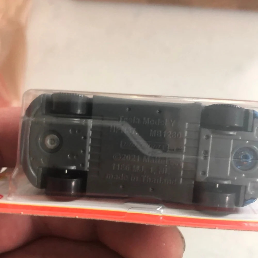 Tesla Model Y blue - Picture 6 of 7